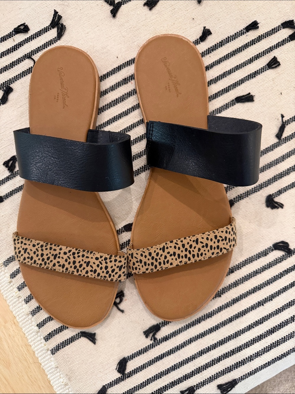 Universal Thread Black & Tan Leopard Slide Sandals